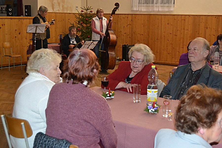Posezení pro seniory - sokolovna, 6.12.2014