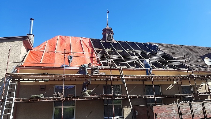 Oprava střechy sokolovny v roce 2023
